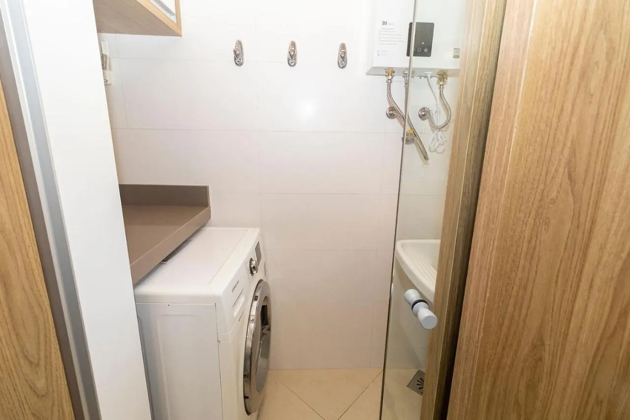 Boulevard 221D: Luxury Condo in Bombinhas Center with Pool and 24/7 Security