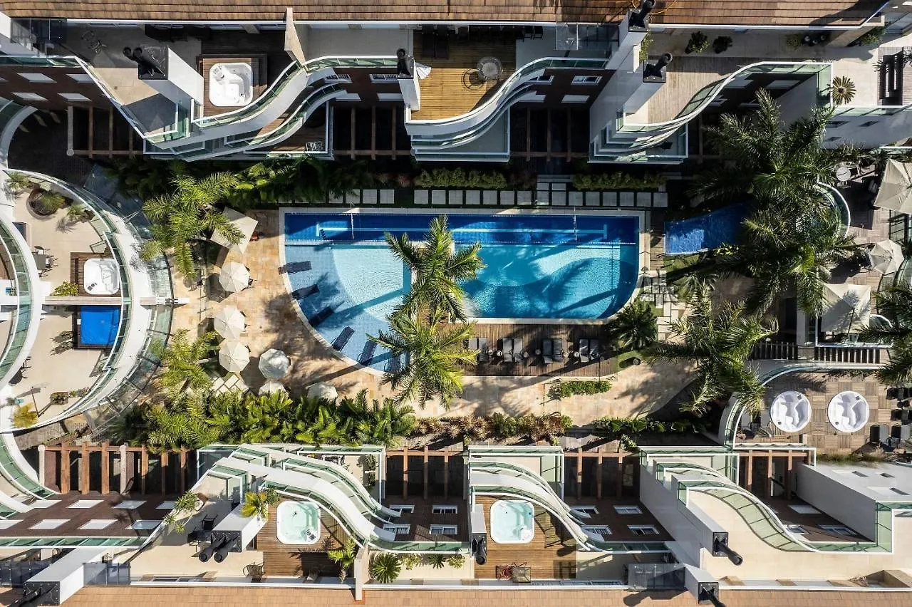 Apartment Boulevard 221D: Luxury Condo in Bombinhas Center with Pool and 24/7 Security Brazil