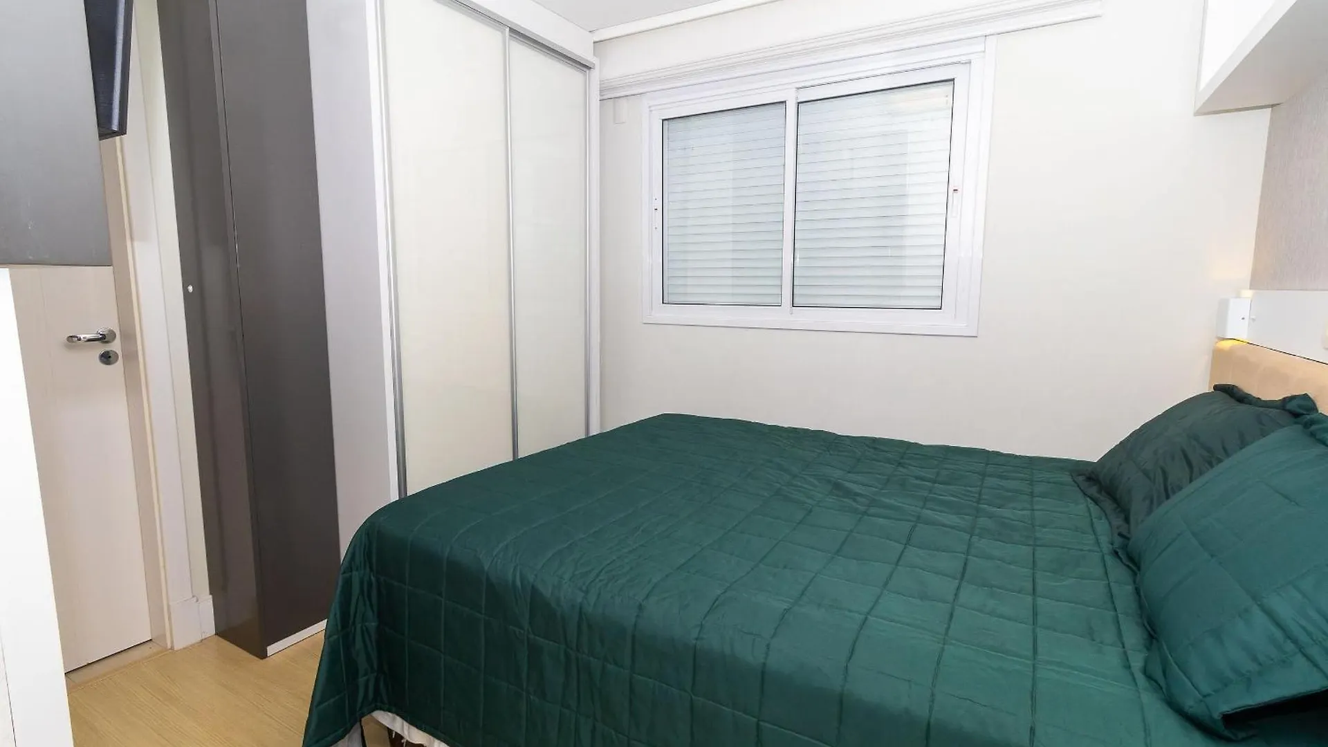 Boulevard 221D: Luxury Condo in Bombinhas Center with Pool and 24/7 Security Brazil