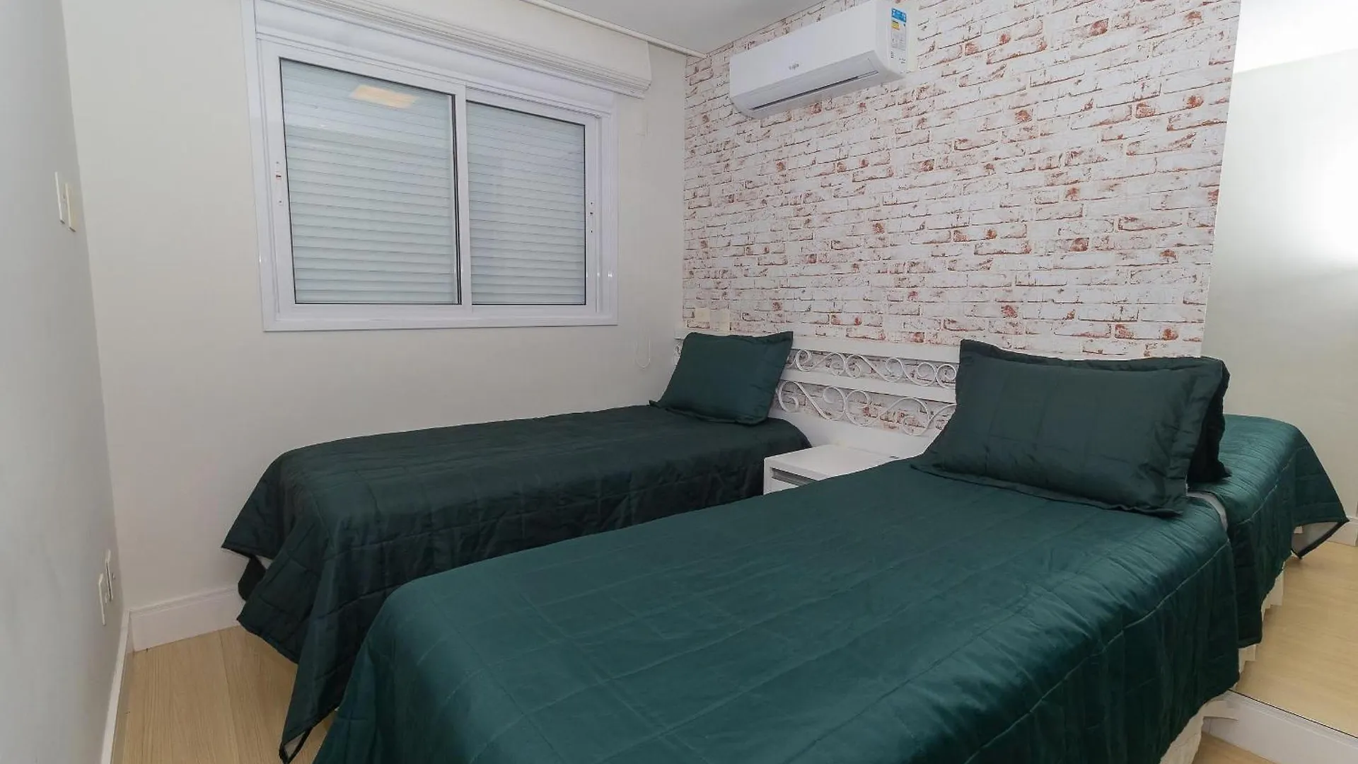 Boulevard 221D: Luxury Condo in Bombinhas Center with Pool and 24/7 Security