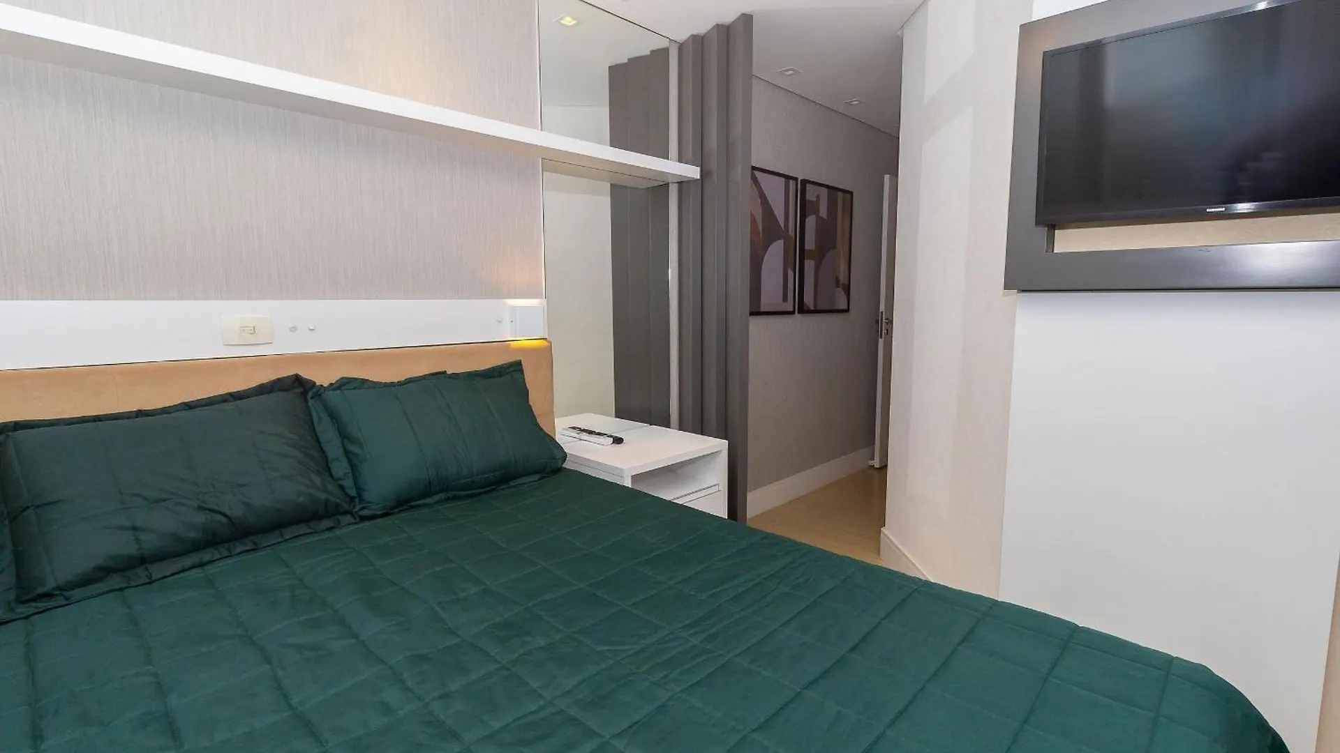 Boulevard 221D: Luxury Condo in Bombinhas Center with Pool and 24/7 Security Apartment